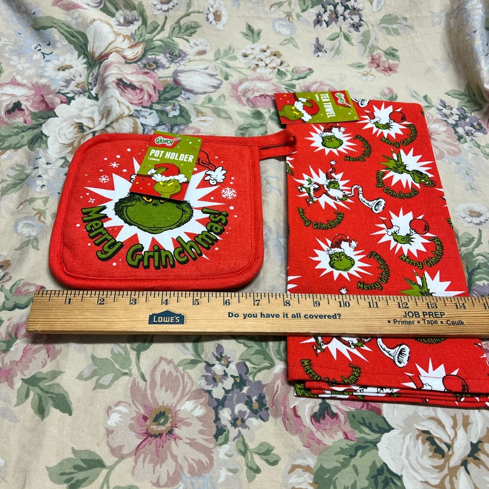 Grinch tea towel & pot holder - Picture 8 of 10